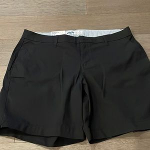 NWT Old Navy Everyday Short, 2 front side pockets and 2 back pockets